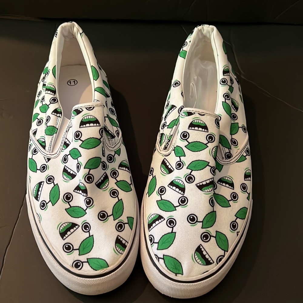 Guava Juice Men’s Van style sneakers size 11. NEW